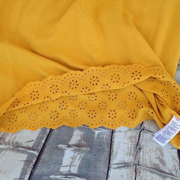 Eyelet trimmed dress - Picture 5 of 8